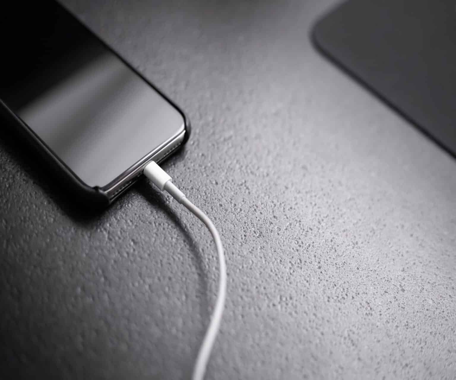 using-a-fast-charger-on-a-regular-phone-is-it-safe-explained